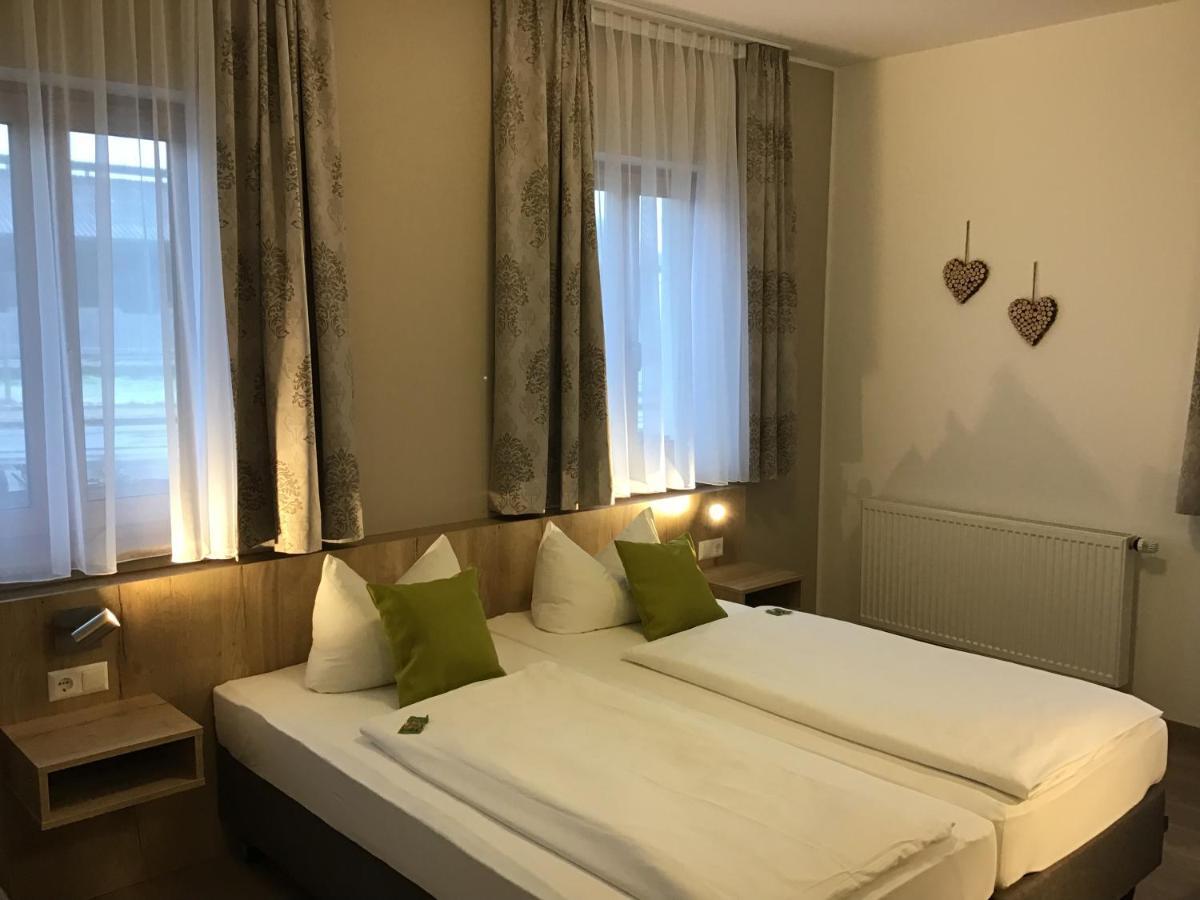 רוזנהיים Gasthof Hotel Esterer מראה חיצוני תמונה